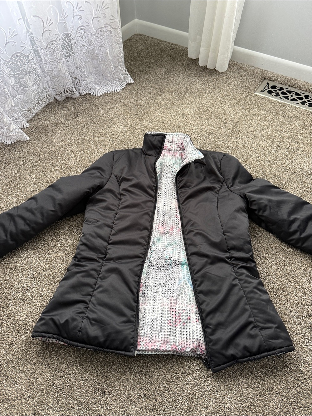 Fabletics Womens Medusa Reversible PUFFER JACKET Black Multicolor Small/Medium